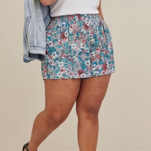 Torrid Floral 5 Inch Crinkle Gauze High Rise Smocked Waist Pull On shorts 2x - Picture 1 of 7